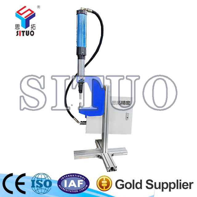 軟連接專(zhuān)用穿刺鉚釘機(jī)